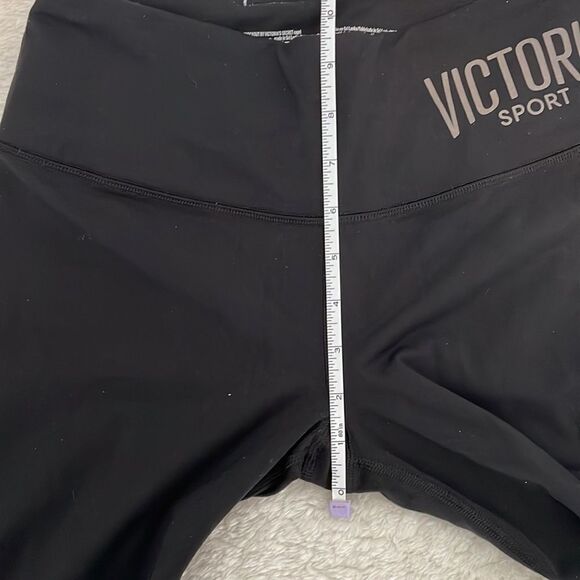 𝅺Victoria’s Secret Sport Capris - Picture 6 of 8